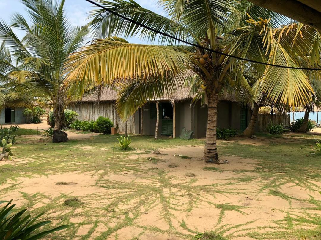 The Akwidaa Inn エクステリア 写真