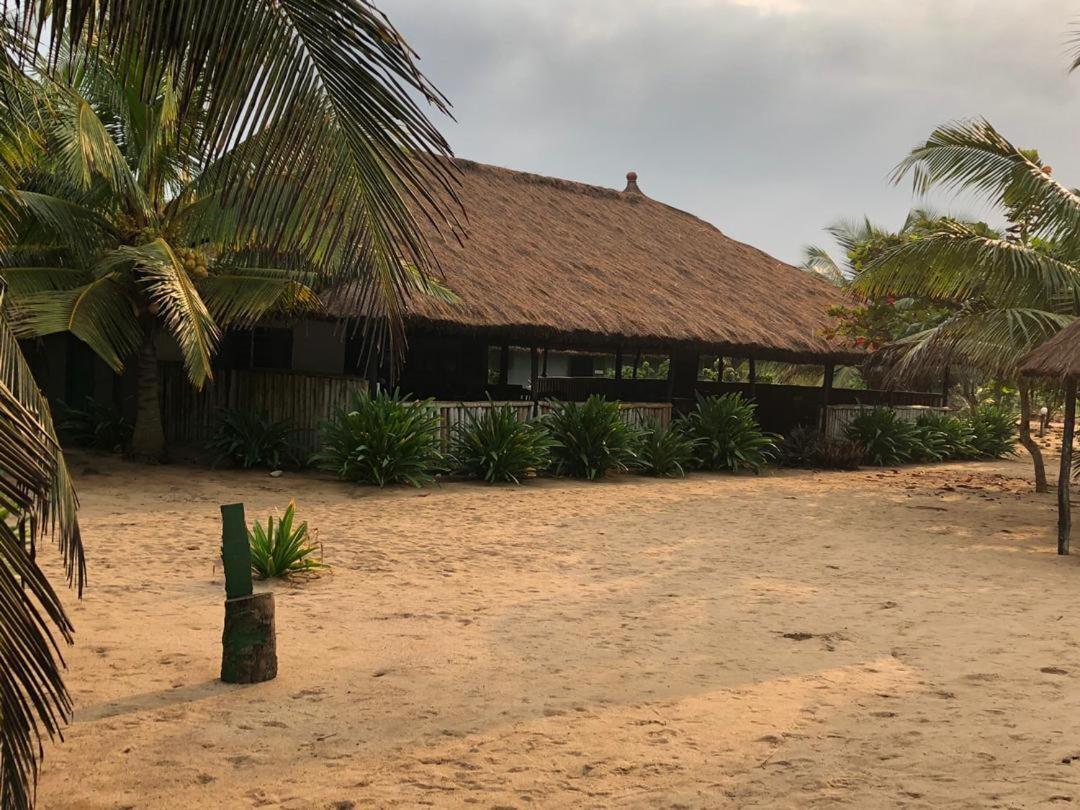 The Akwidaa Inn エクステリア 写真