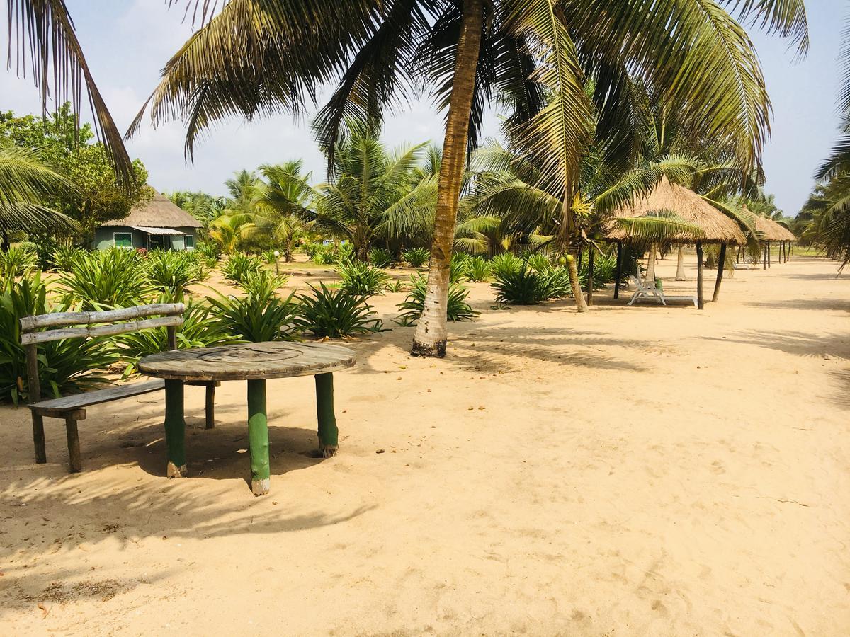 The Akwidaa Inn エクステリア 写真
